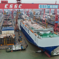 中国建造最大汽车运输船首制船在广州南沙出坞